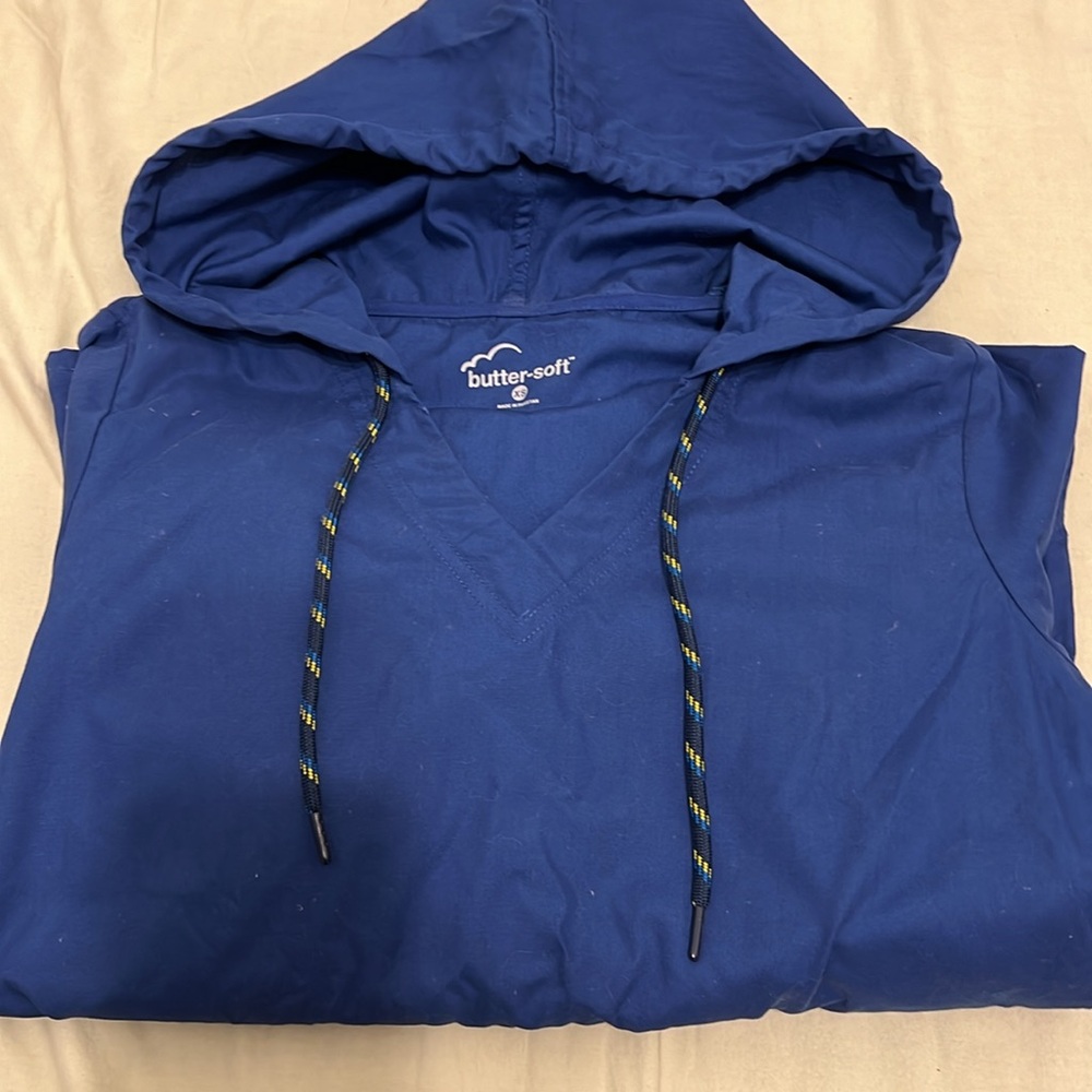 Buttersoft Scrub top - Picture 2 of 2
